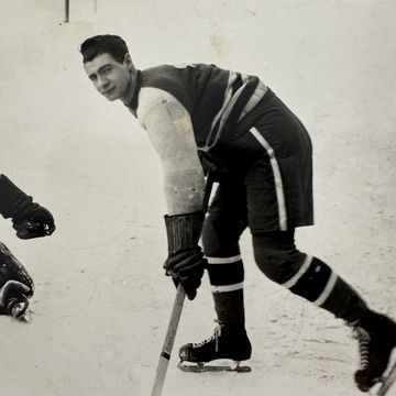 Antique Hockey Real image 3