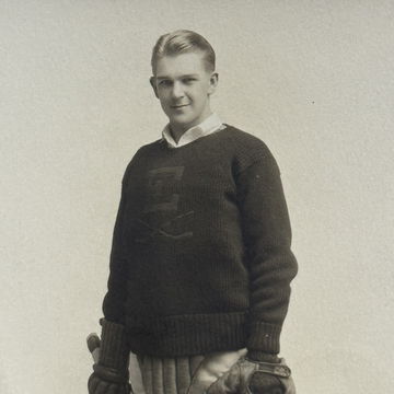 EARLY Hockey Player image 4