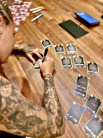 Britain Hart Authent image 1